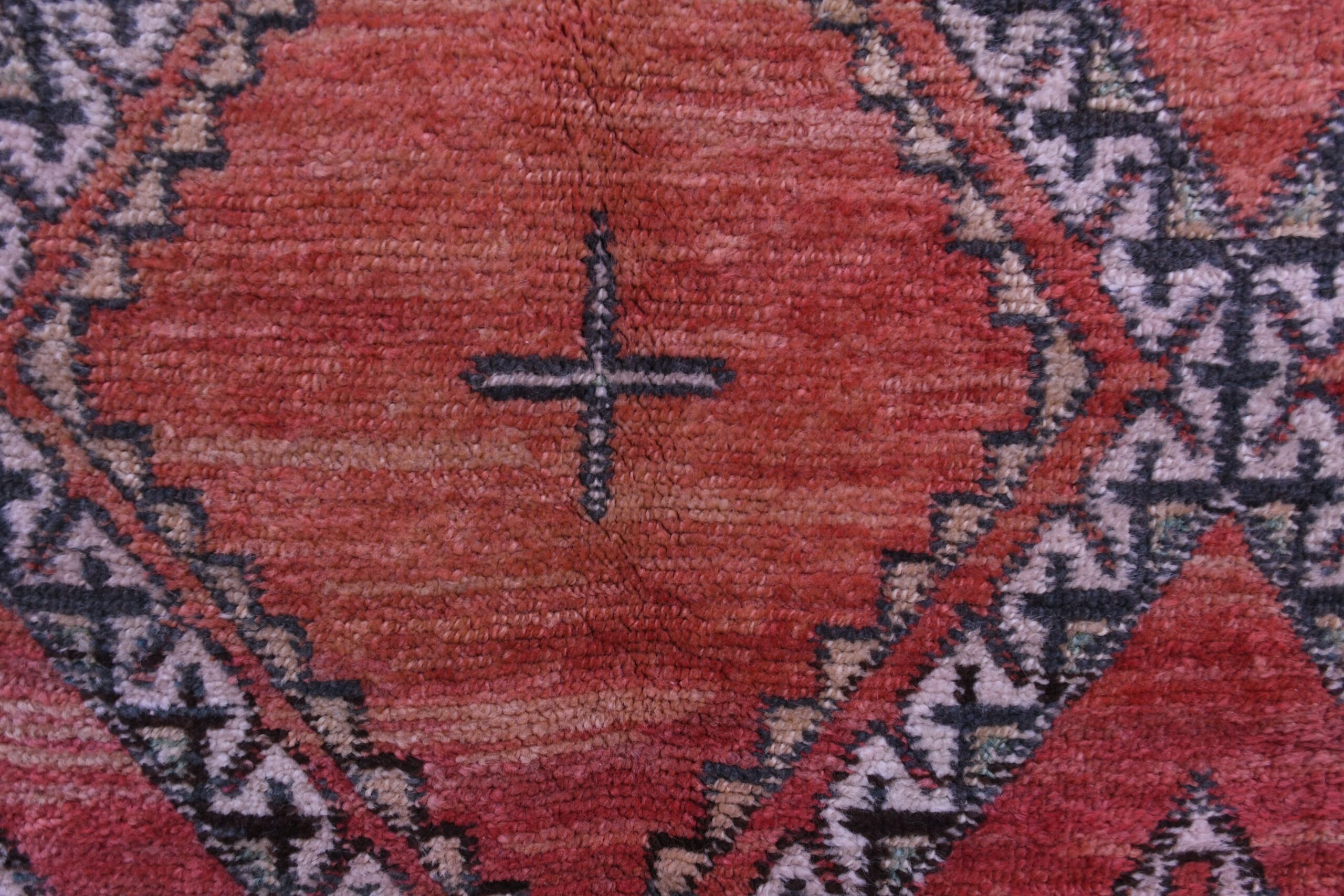 Handmade Red Moroccan Zemmour Wool Rug 131x193 cm - Unique Geometric Design - الصورة 7