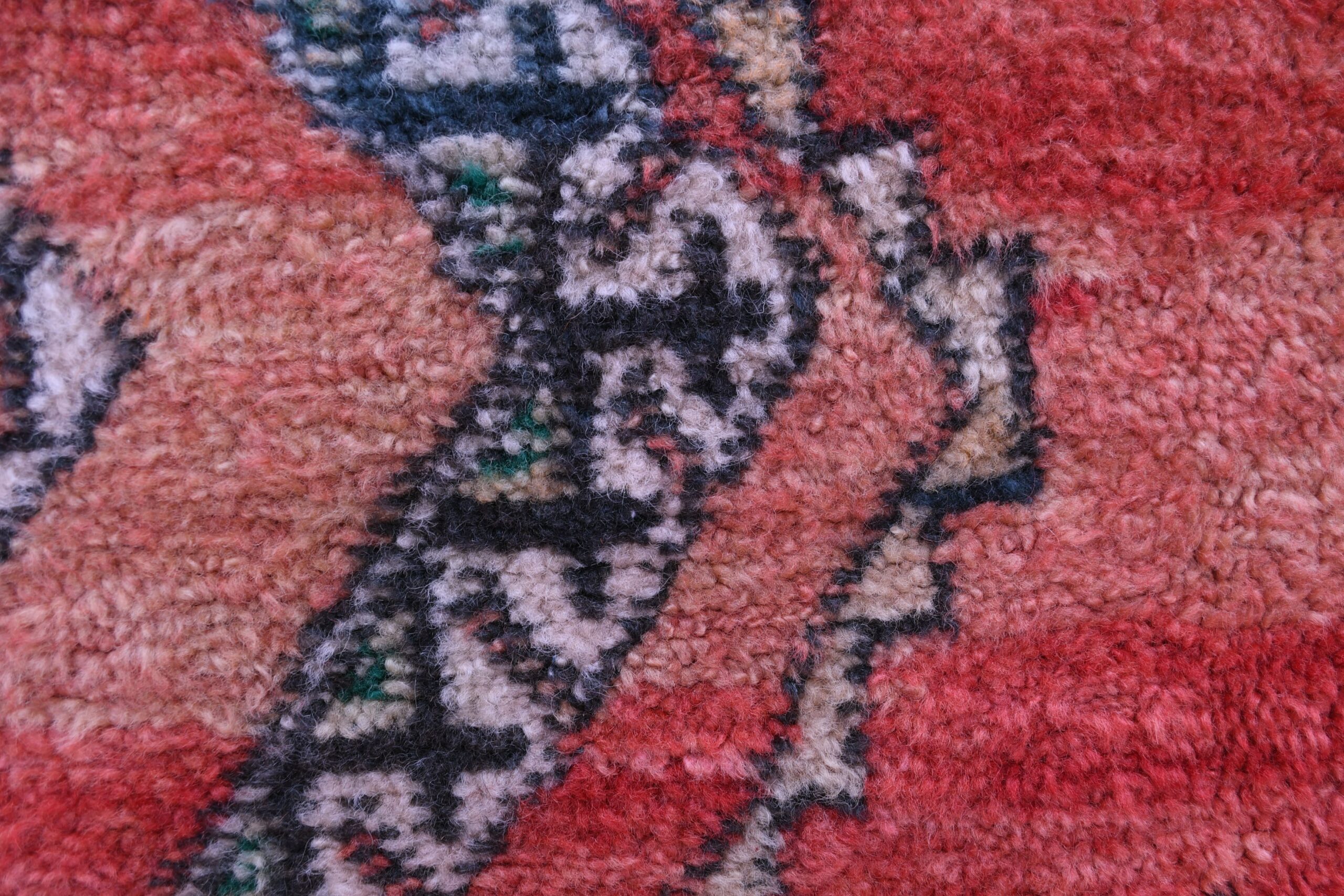 Handmade Red Moroccan Zemmour Wool Rug 131x193 cm - Unique Geometric Design - الصورة 10