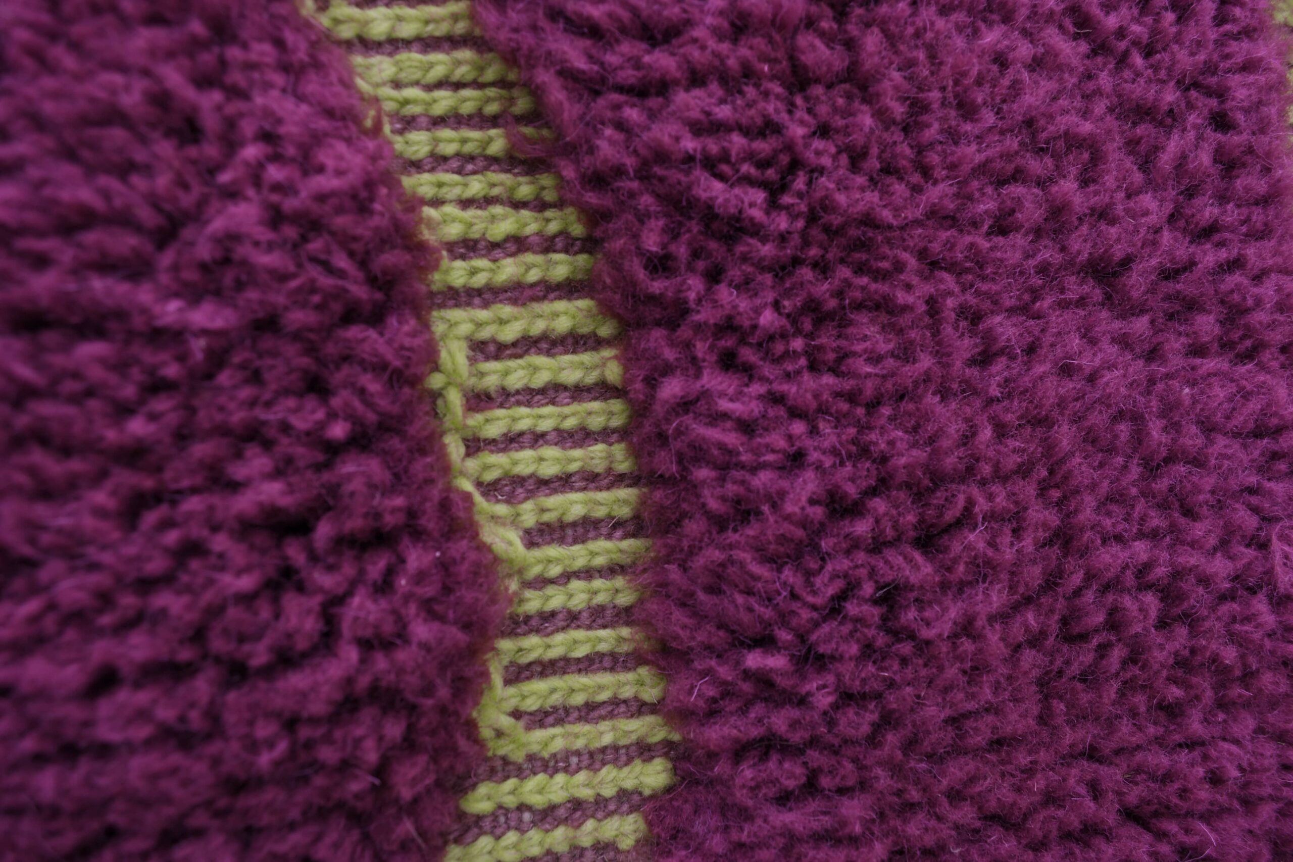 Handmade Moroccan Mrirt Rug 200x300cm Wool Dark Pink Wavy Design - Image 8