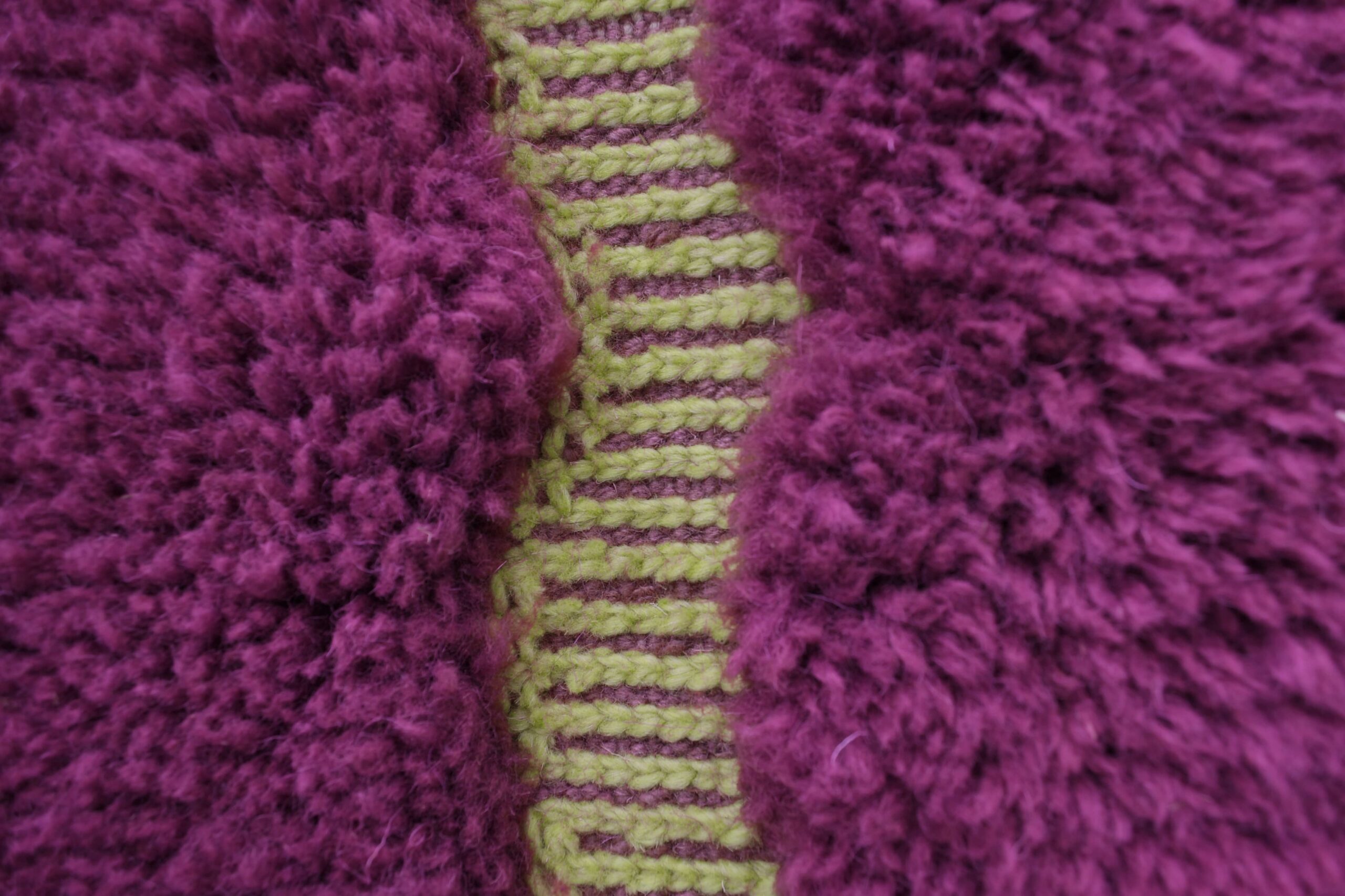 Handmade Moroccan Mrirt Rug 200x300cm Wool Dark Pink Wavy Design - Image 9