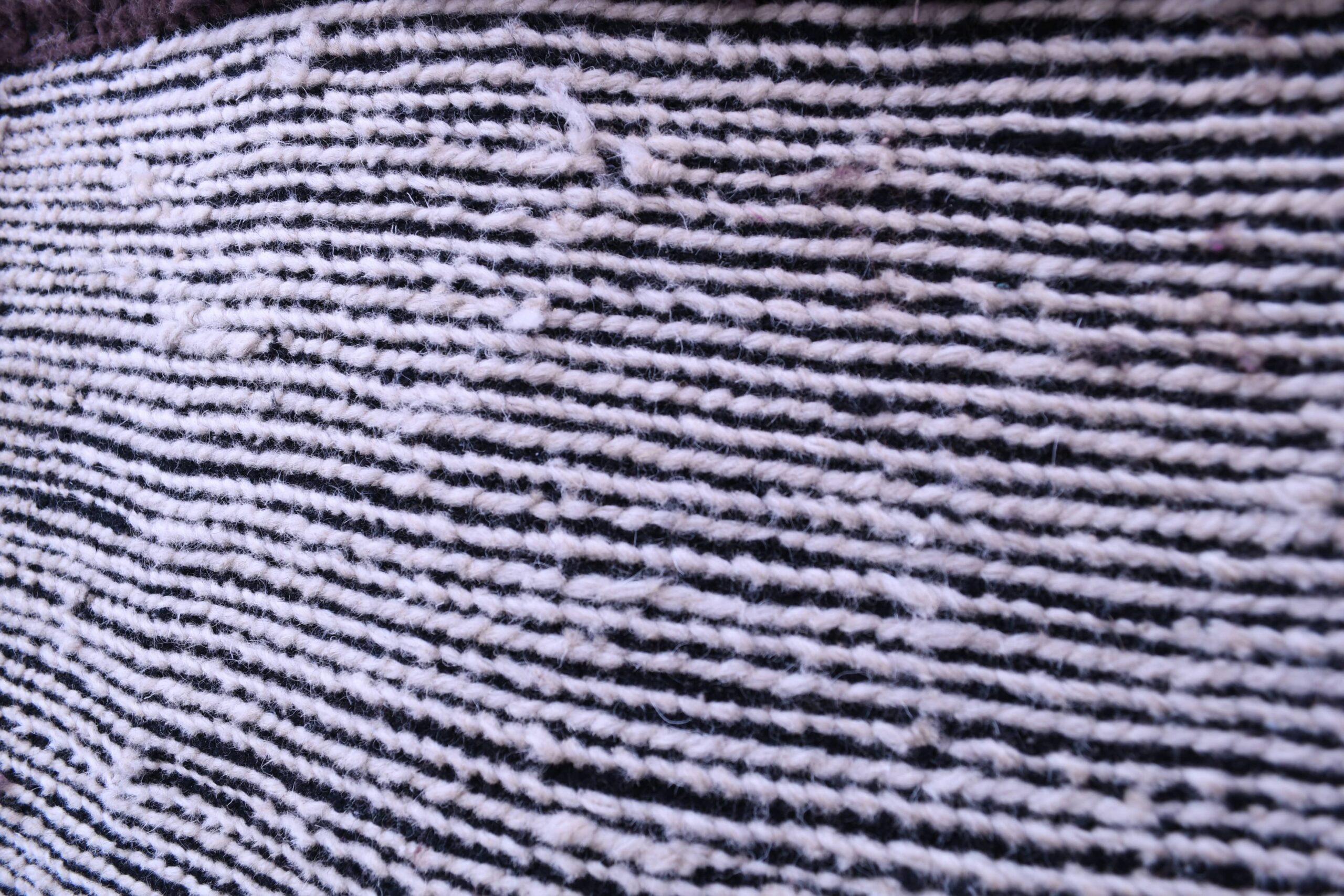 Handmade Mrirt Moroccan Wool Rug 200x300cm - Modern Geometric Design - Image 4