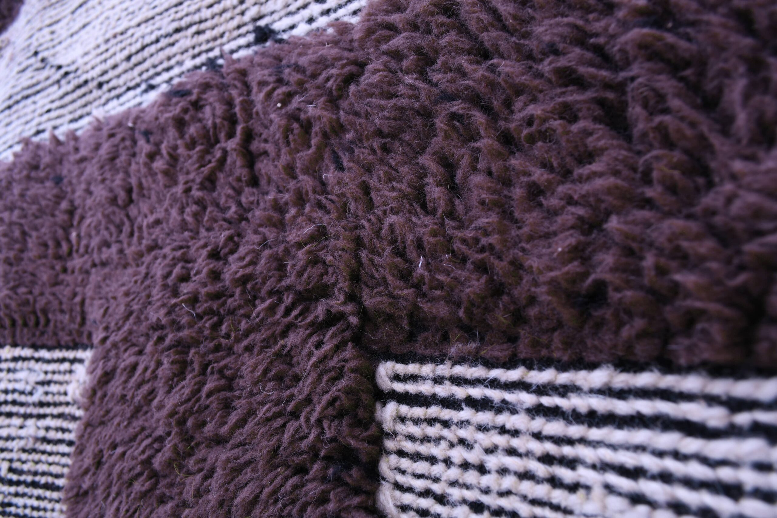 Stunning 200x300cm Moroccan Mrirt Wool Rug - White, Brown & Green Abstract Design - Image 5