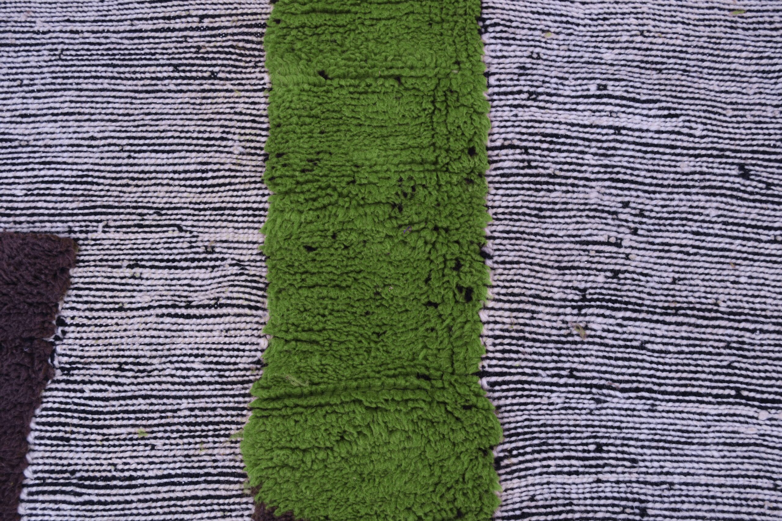 Stunning 200x300cm Moroccan Mrirt Wool Rug - White, Brown & Green Abstract Design - Image 6