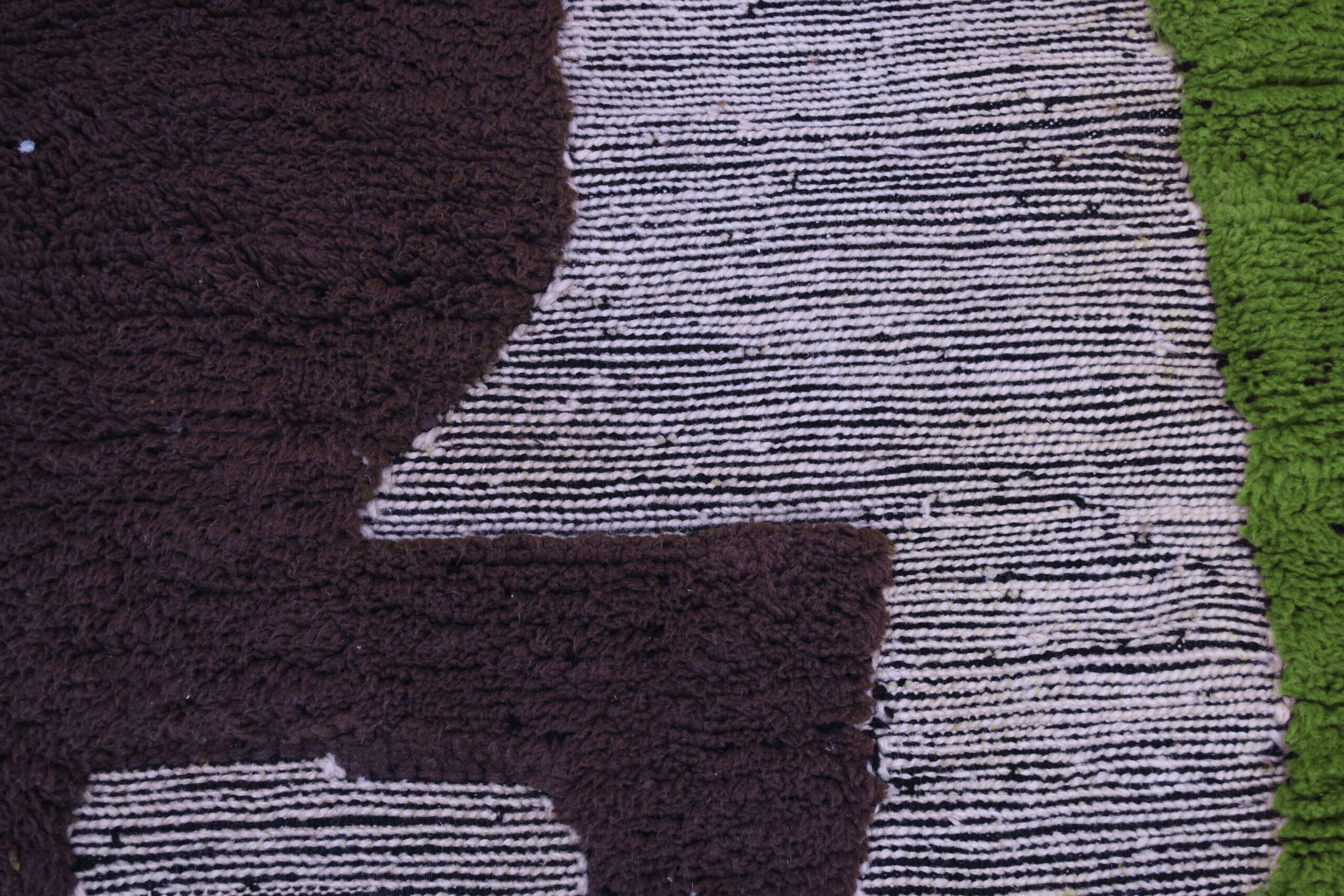 Stunning 200x300cm Moroccan Mrirt Wool Rug - White, Brown & Green Abstract Design - Image 7