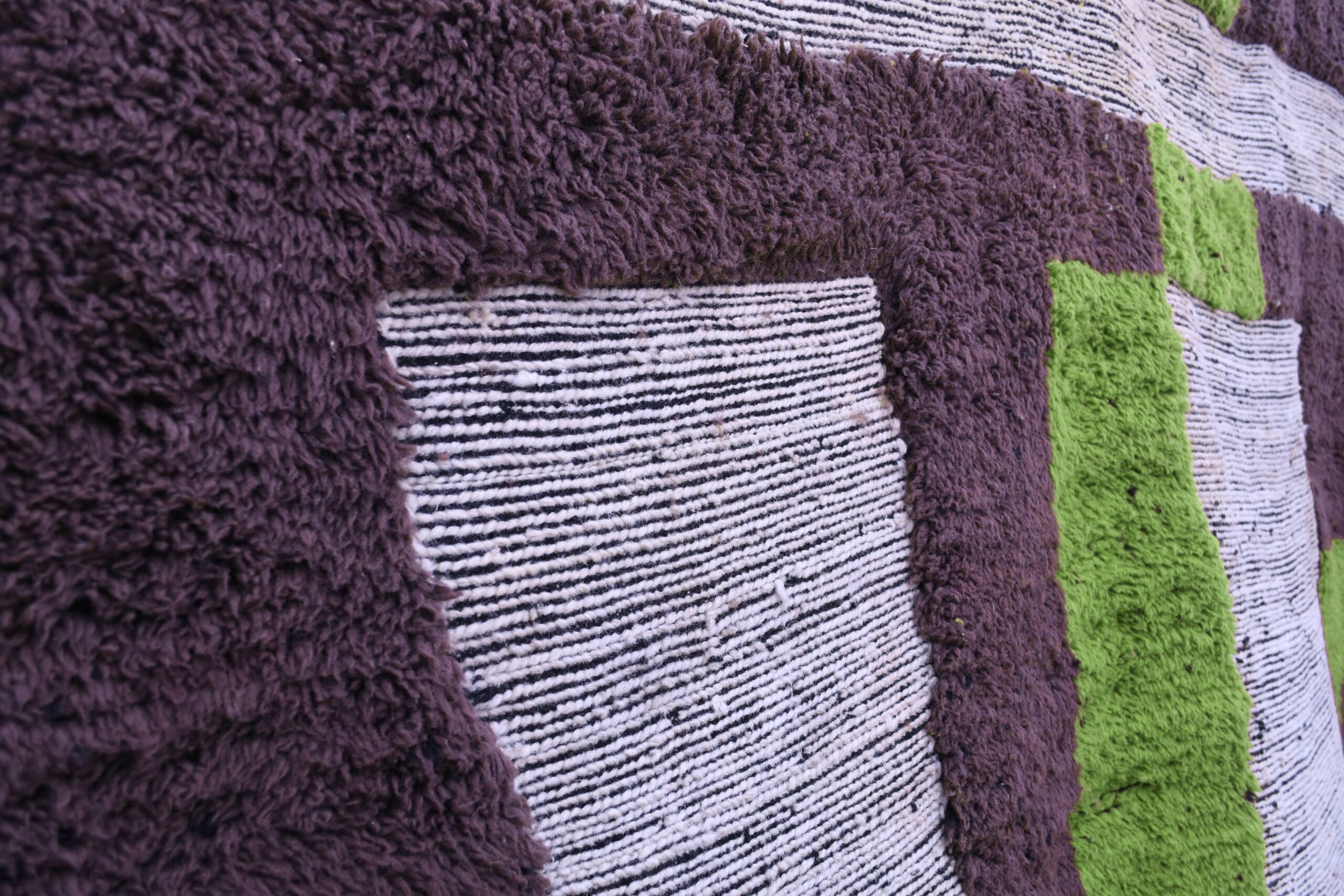Stunning 200x300cm Moroccan Mrirt Wool Rug - White, Brown & Green Abstract Design - Image 9