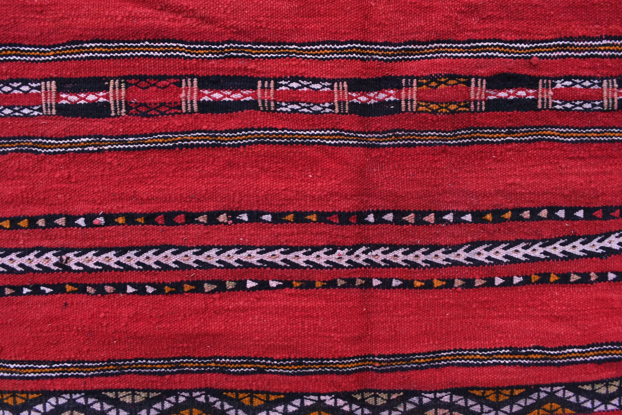 Handmade Zemmour Moroccan Wool Rug 211x323 cm - Bold Red Pattern - Image 3