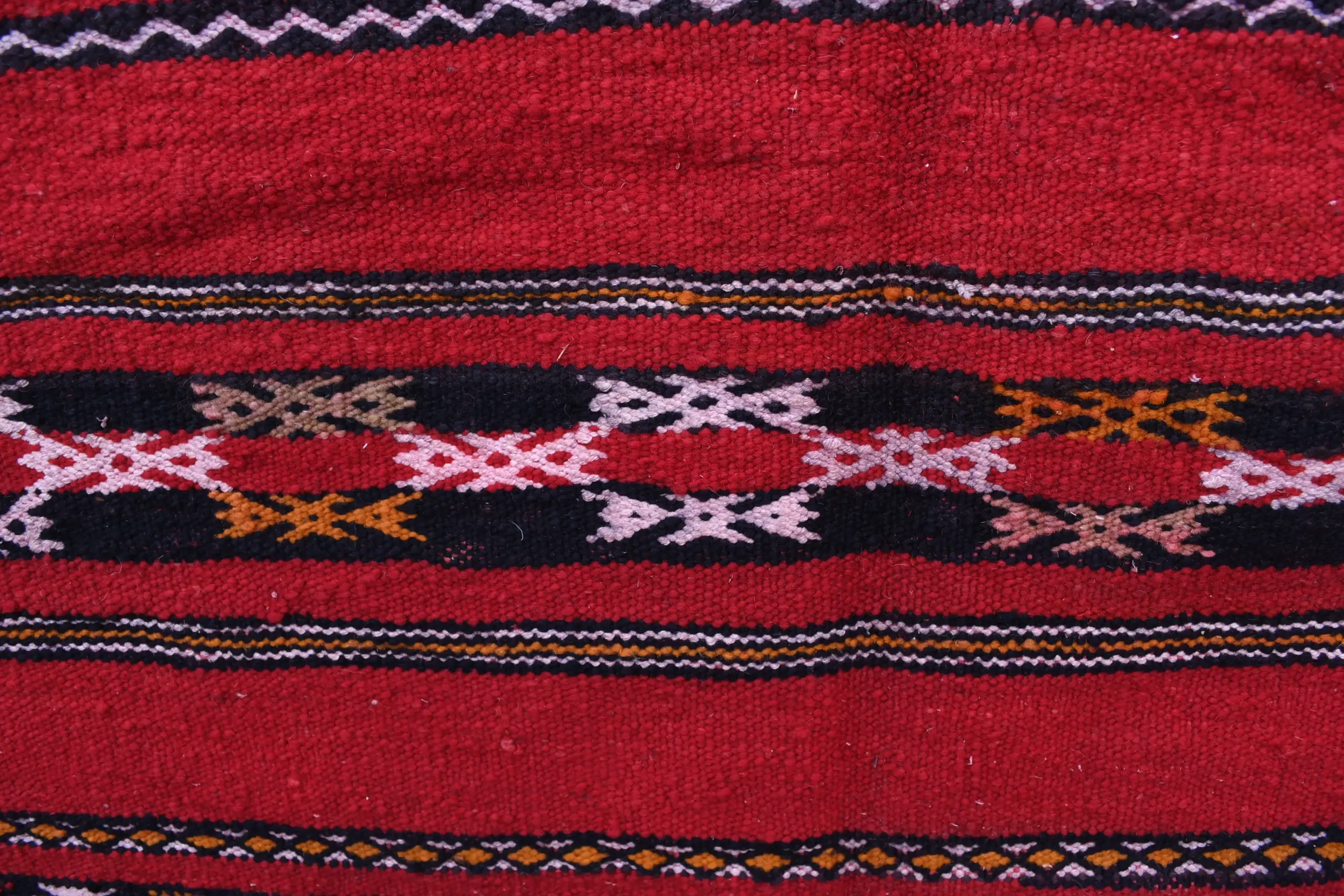 Handmade Zemmour Moroccan Wool Rug 211x323 cm - Bold Red Pattern - Image 4