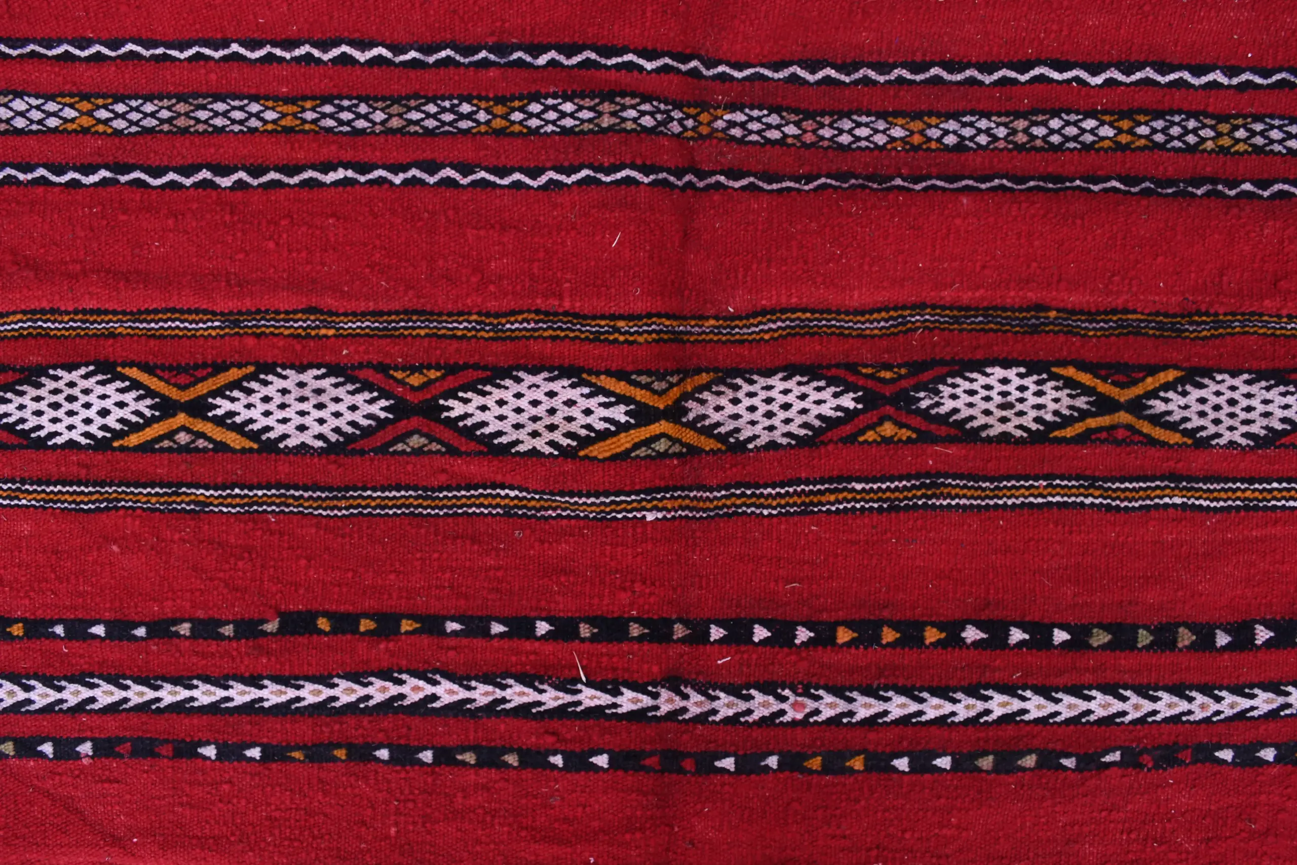 Handmade Zemmour Moroccan Wool Rug 211x323 cm - Bold Red Pattern - Image 6