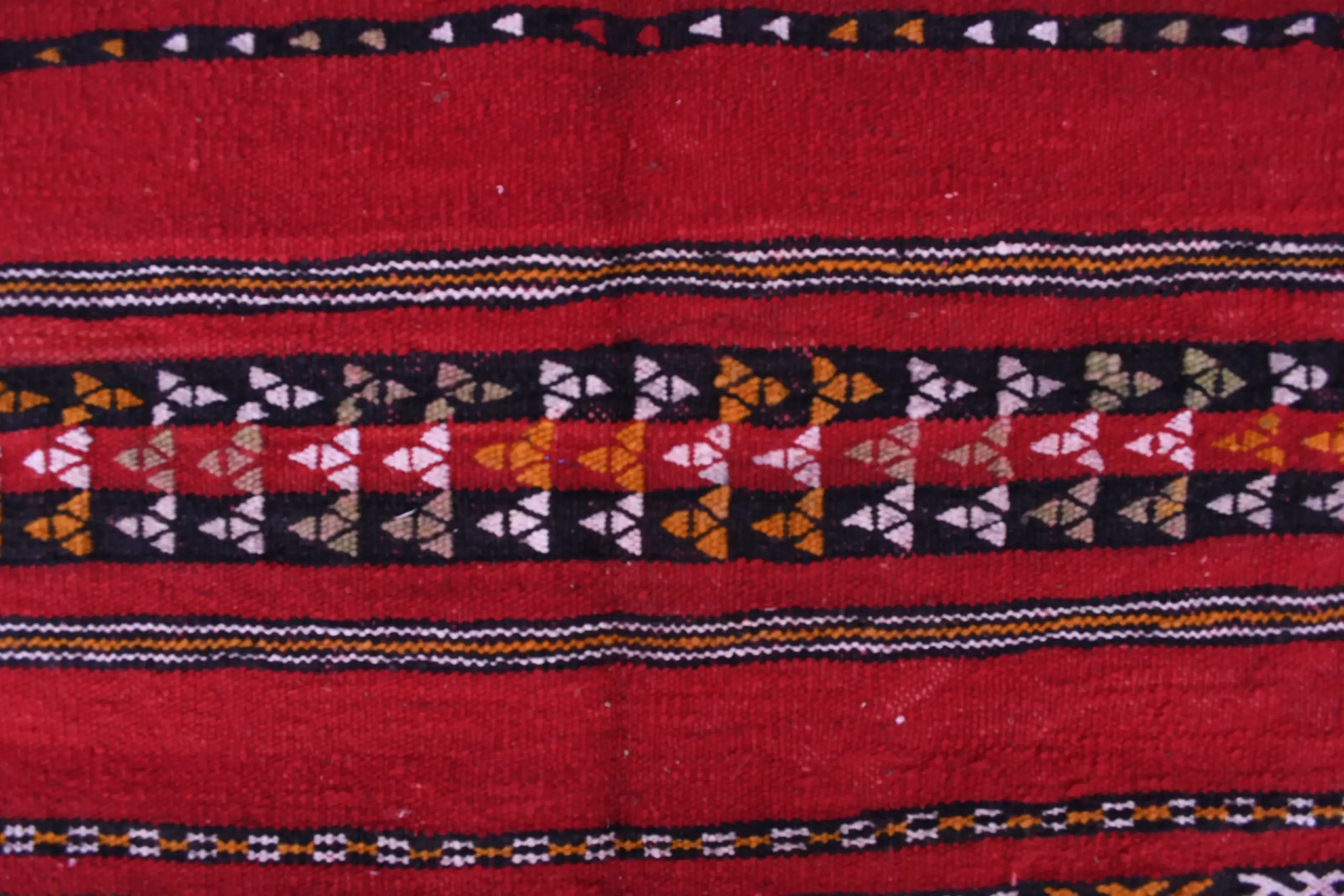 Handmade Zemmour Moroccan Wool Rug 211x323 cm - Bold Red Pattern - Image 7