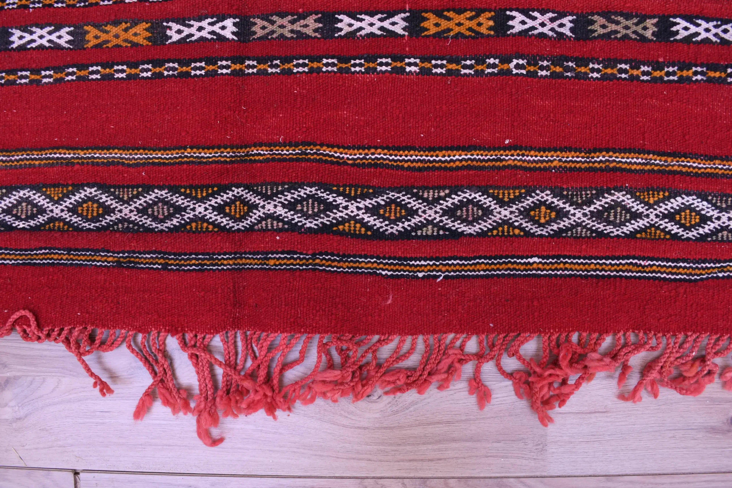 Handmade Zemmour Moroccan Wool Rug 211x323 cm - Bold Red Pattern - Image 10