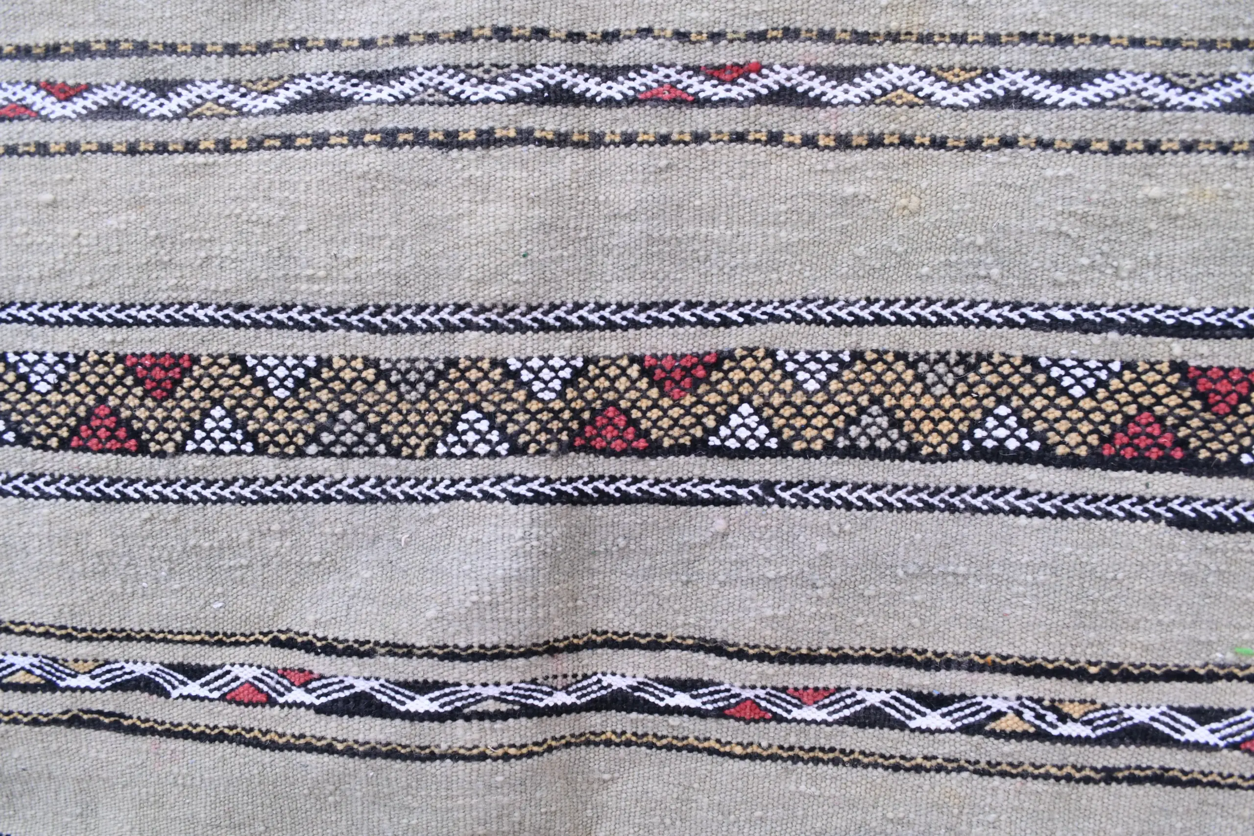 Authentic Zemmour Moroccan Wool Rug 204x305cm - Handwoven Artisan Craft - Image 3