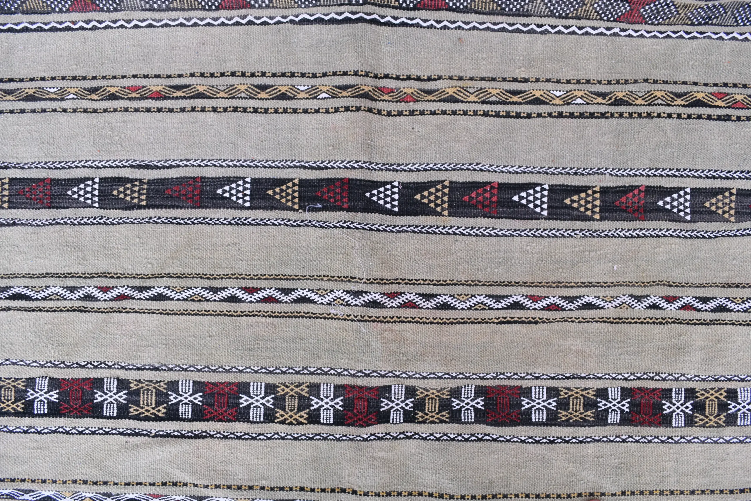 Authentic Zemmour Moroccan Wool Rug 204x305cm - Handwoven Artisan Craft - Image 5