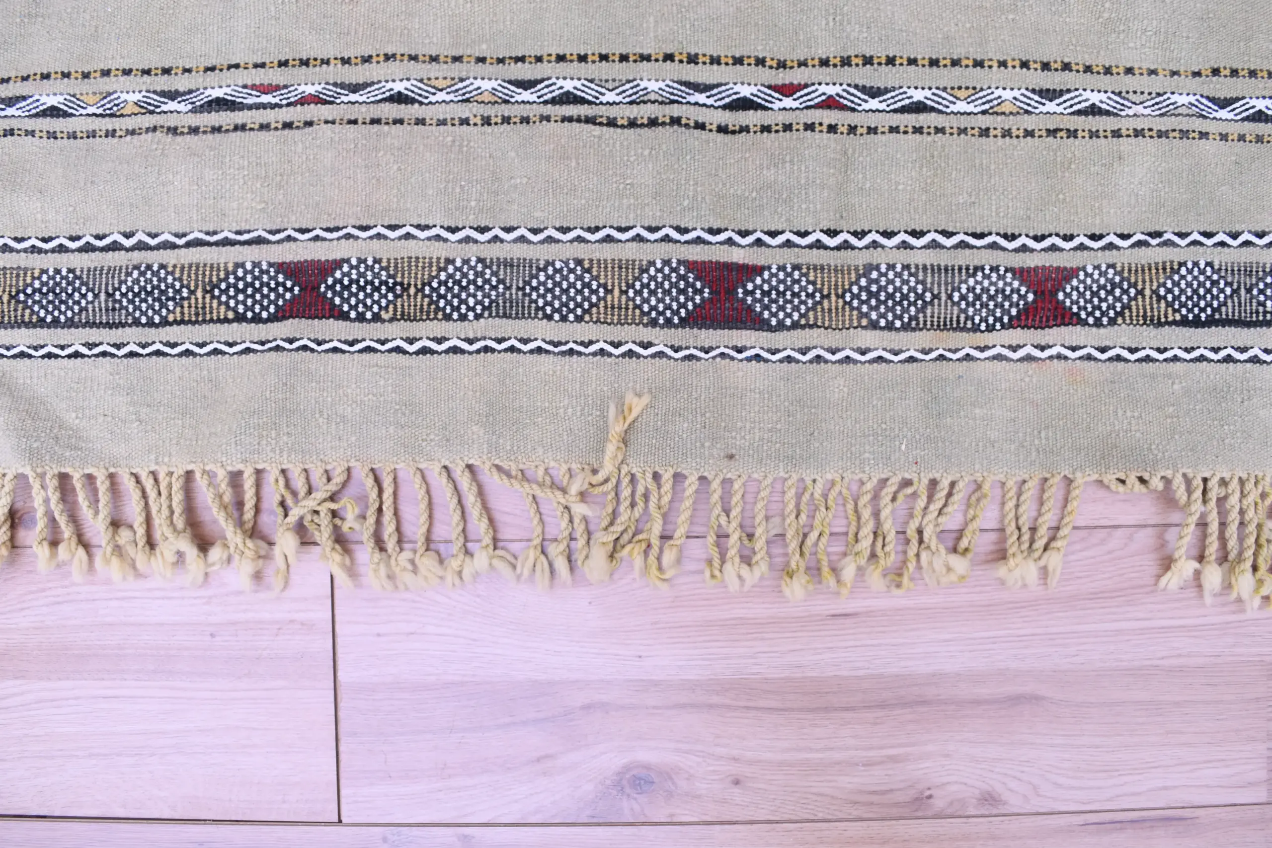 Authentic Zemmour Moroccan Wool Rug 204x305cm - Handwoven Artisan Craft - Image 10