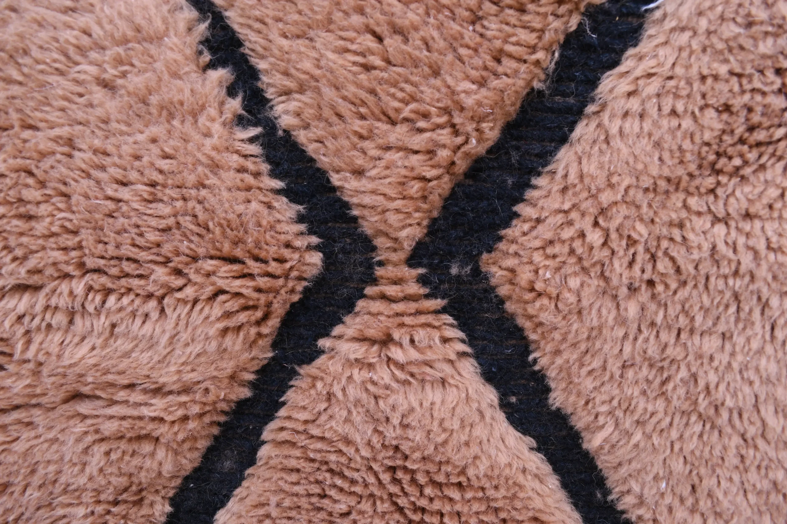 Handmade Mrirt Moroccan Wool Rug 156x213 cm - Plush Geometric Design - Image 4