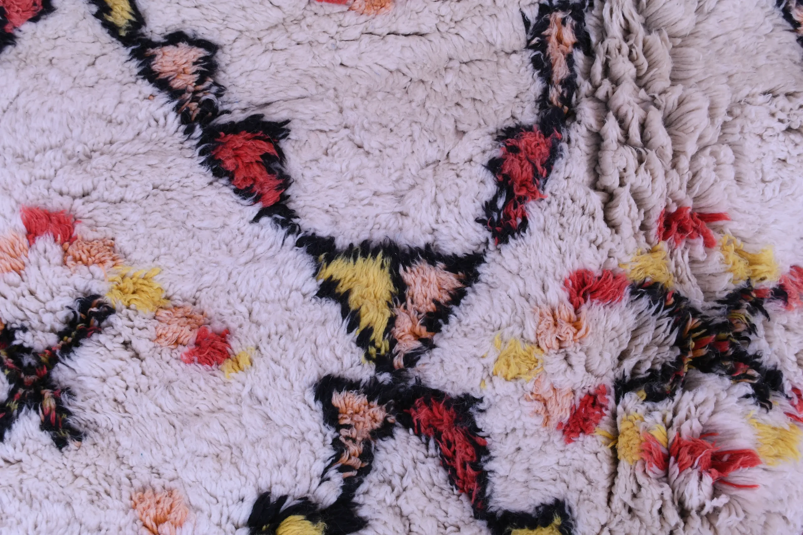 Luxurious Moroccan Beni Ourain Wool Rug 220x300cm - Handcrafted Geometric Design - Image 6