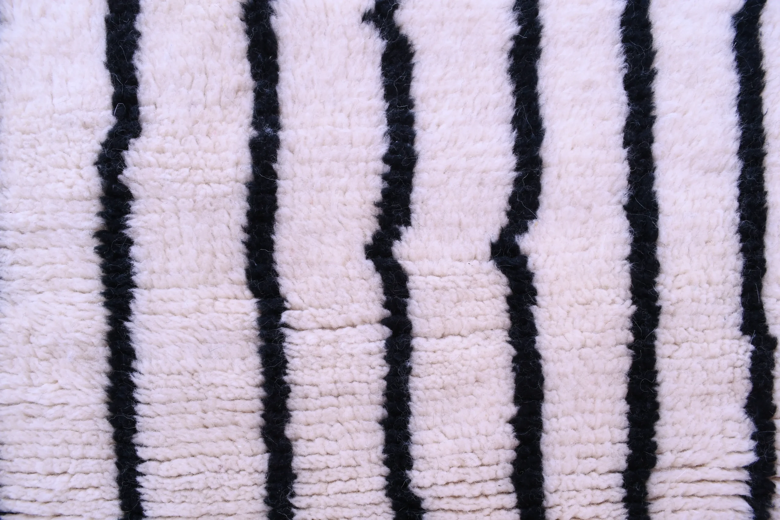 Modern Moroccan Wool Rug 180x240cm - Unique Face Design, Handmade Art - Image 5