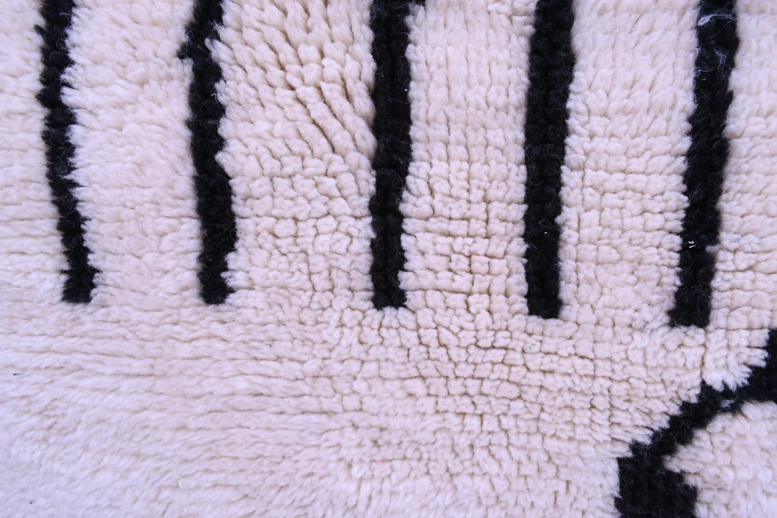 Modern Moroccan Wool Rug 180x240cm - Unique Face Design, Handmade Art - Image 6