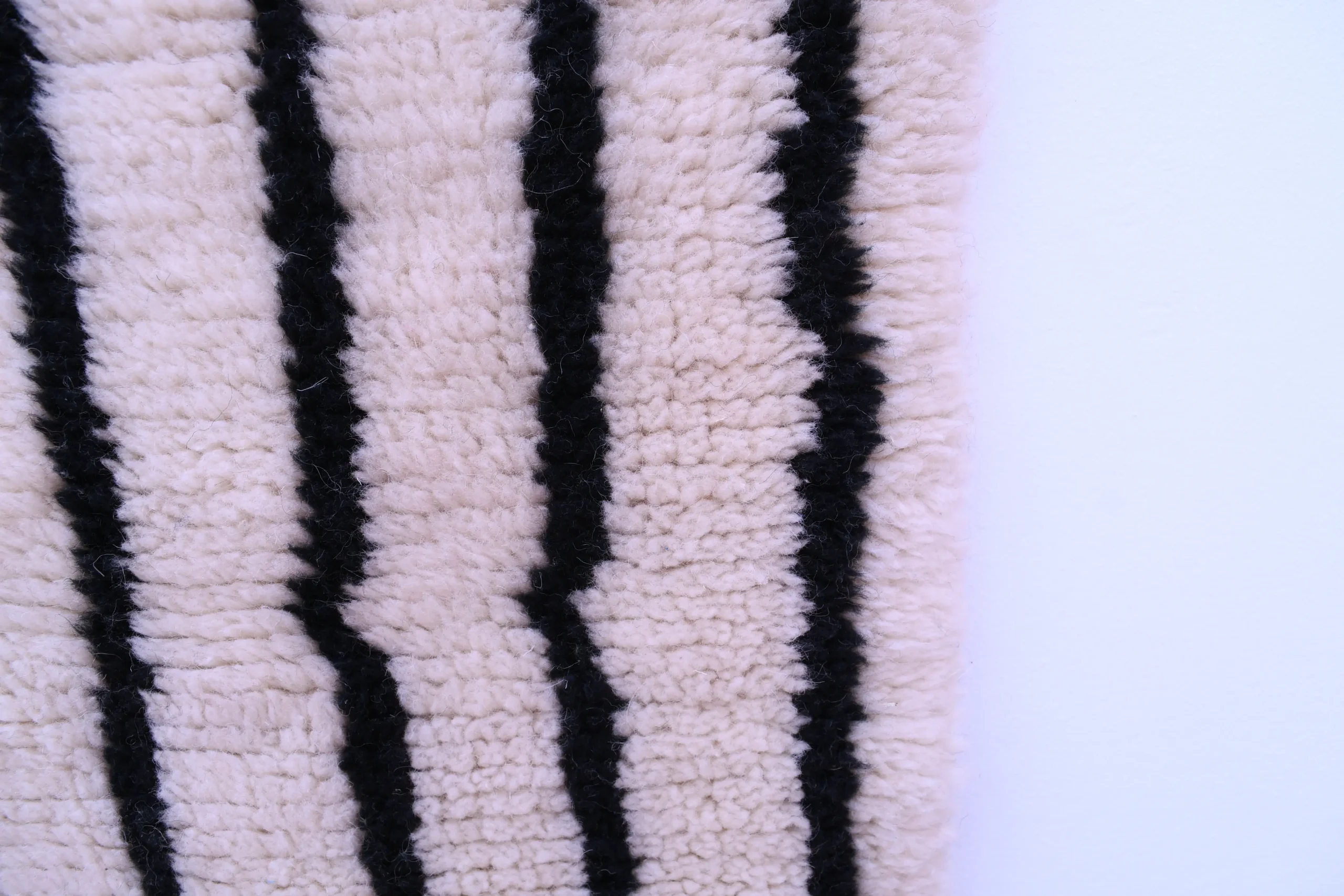 Modern Moroccan Wool Rug 180x240cm - Unique Face Design, Handmade Art - Image 8