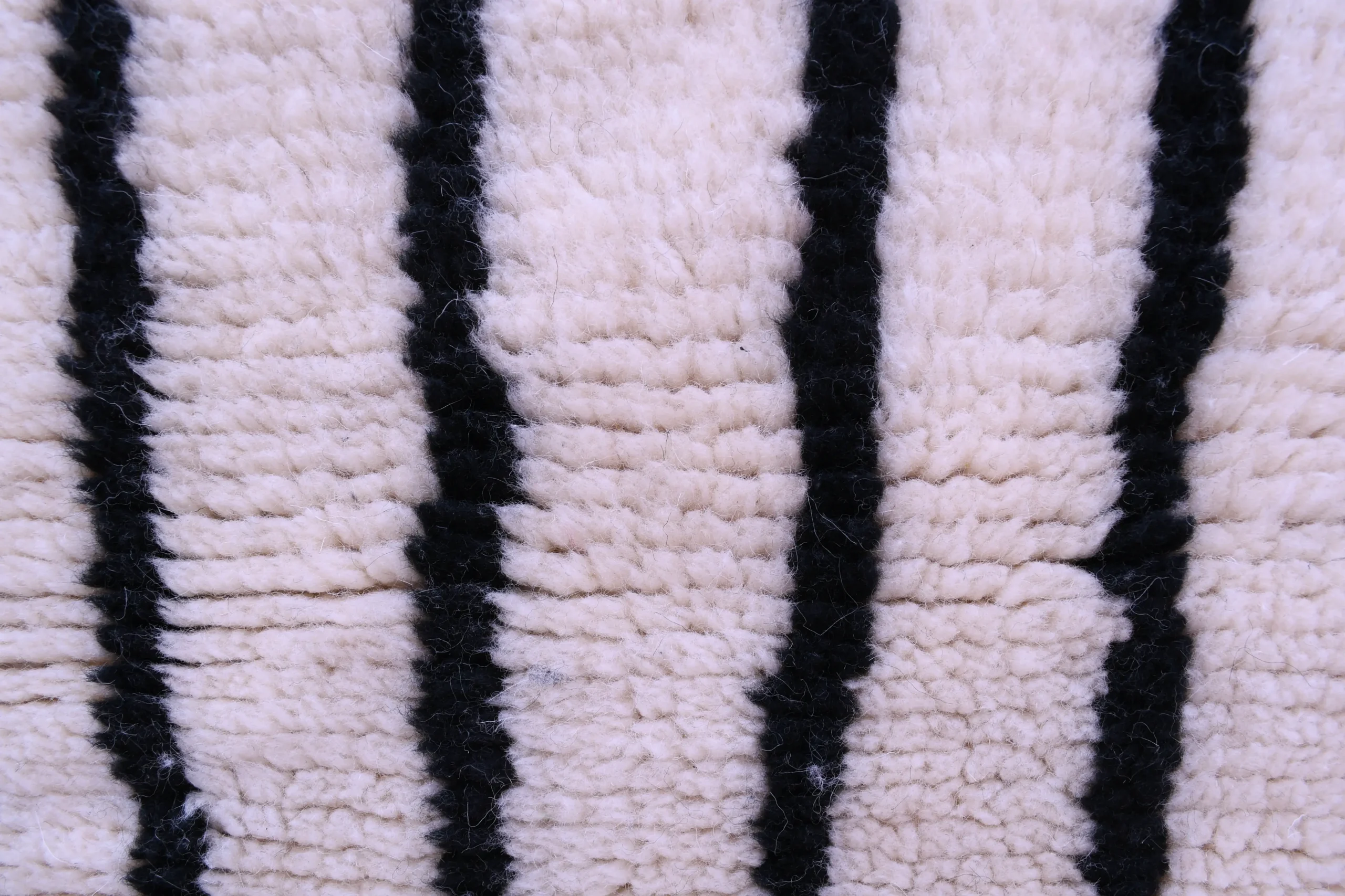 Modern Moroccan Wool Rug 180x240cm - Unique Face Design, Handmade Art - Image 9